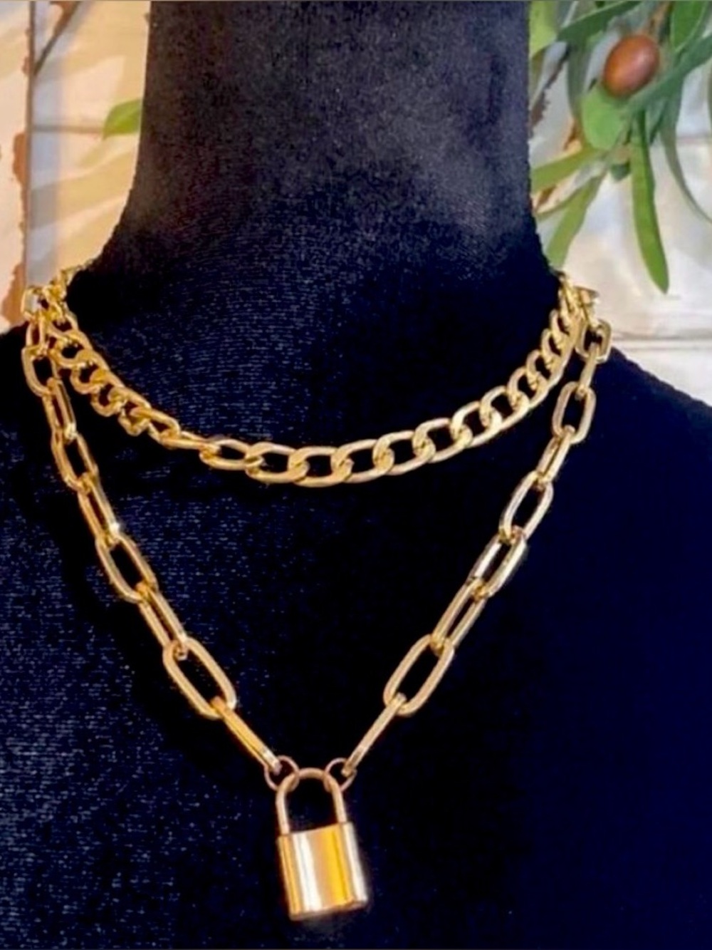 Simple Gold Chain Link Necklace (only the one on top)